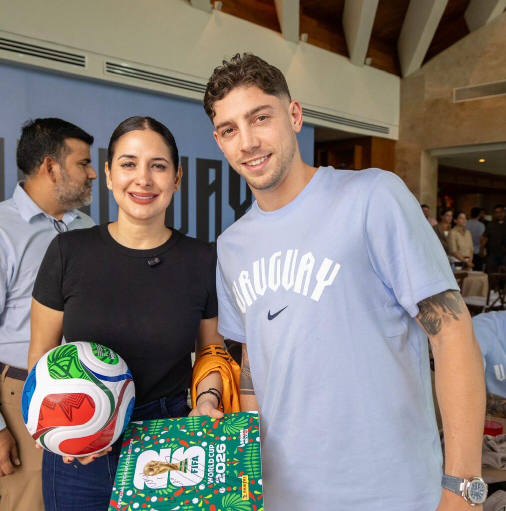 Estefanía Mercado y Mara Lezama dan la bienvenida a la Selección de Uruguay a Playa del Carmen