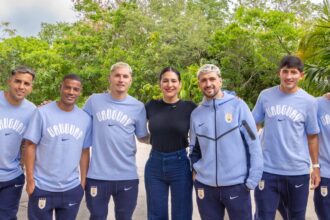 Estefanía Mercado y Mara Lezama dan la bienvenida a la Selección de Uruguay a Playa del Carmen