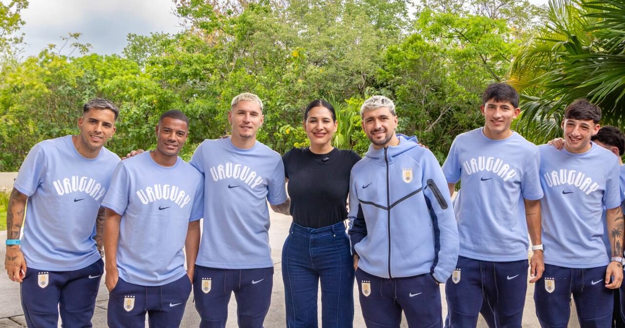 Estefanía Mercado y Mara Lezama dan la bienvenida a la Selección de Uruguay a Playa del Carmen