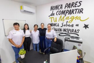 Inaugura Estefanía Mercado Oficina de Enlace de Juventud en Puerto Aventuras