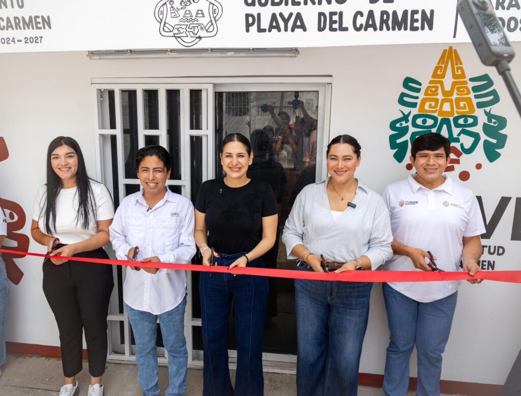 Inaugura Estefanía Mercado Oficina de Enlace de Juventud en Puerto Aventuras