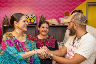 Estefanía Mercado inaugura la tienda “Hecho en Playa” en la estación del Tren Maya