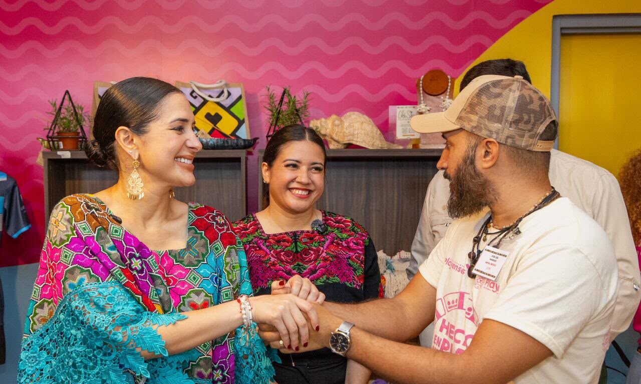 Estefanía Mercado inaugura la tienda “Hecho en Playa” en la estación del Tren Maya