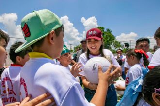 De manera simultánea: Mara Lezama y Mary Hernández entregan canchas del Mundial Social 2026 en Felipe Carrillo Puerto