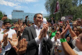 Gino Segura se registra para coordinar la defensa de la Transformación en Quintana Roo