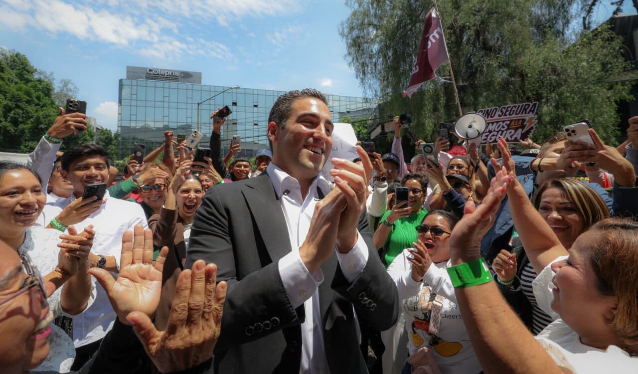 Gino Segura se registra para coordinar la defensa de la Transformación en Quintana Roo