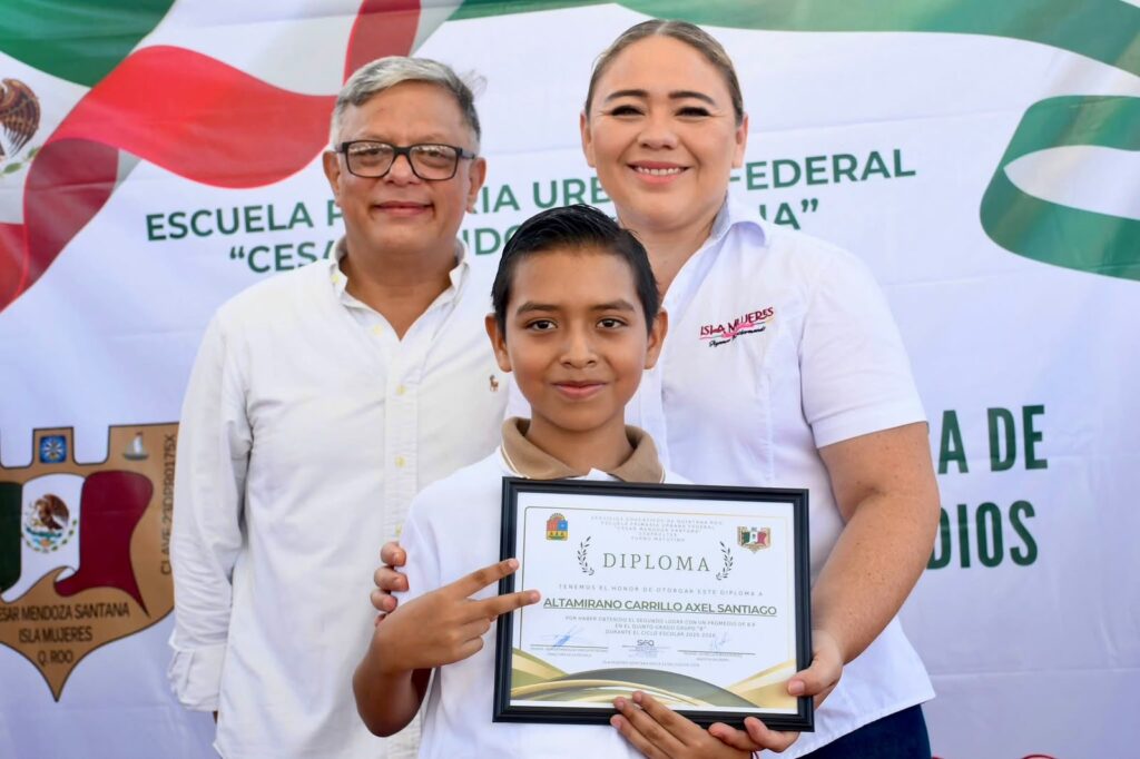 motiva y refrenda su apoyo a la niñez de Isla Mujeres