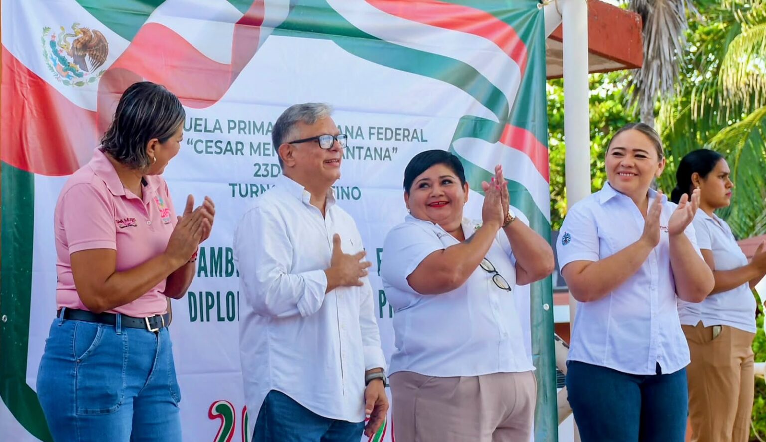 motiva y refrenda su apoyo a la niñez de Isla Mujeres