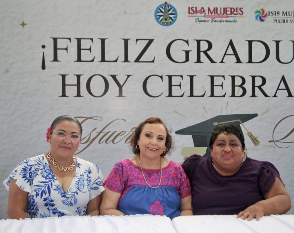 Suemi González acompaña como madrina a la Generación 2020-2026 de la Primaria Andrés Quintana Roo