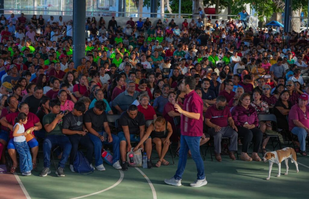 Gino Segura refrenda la unidad de Morena con recorrido y asambleas informativas en Bacalar