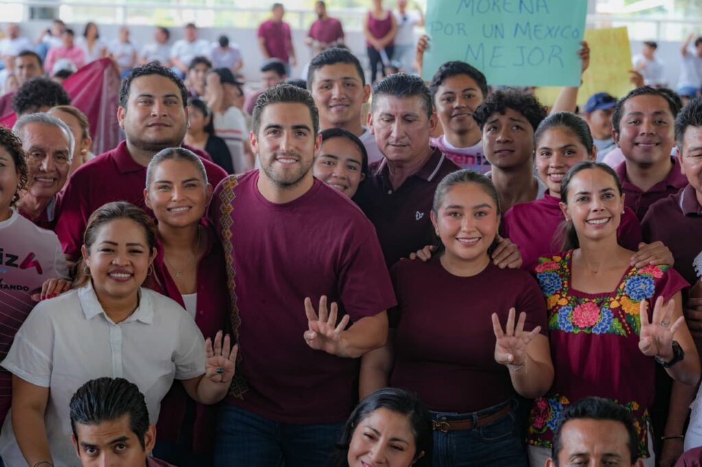 Gino Segura refrenda la unidad de Morena con recorrido y asambleas informativas en Bacalar