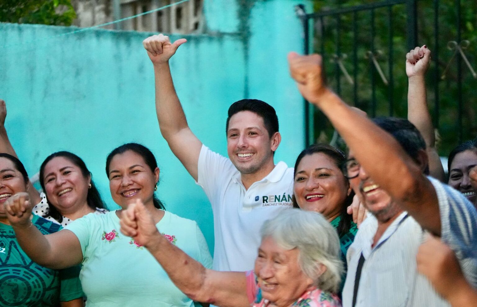 Recorrer el territorio y escuchar a la gente permite seguir mejorando Cozumel: Renán Sánchez Tajonar