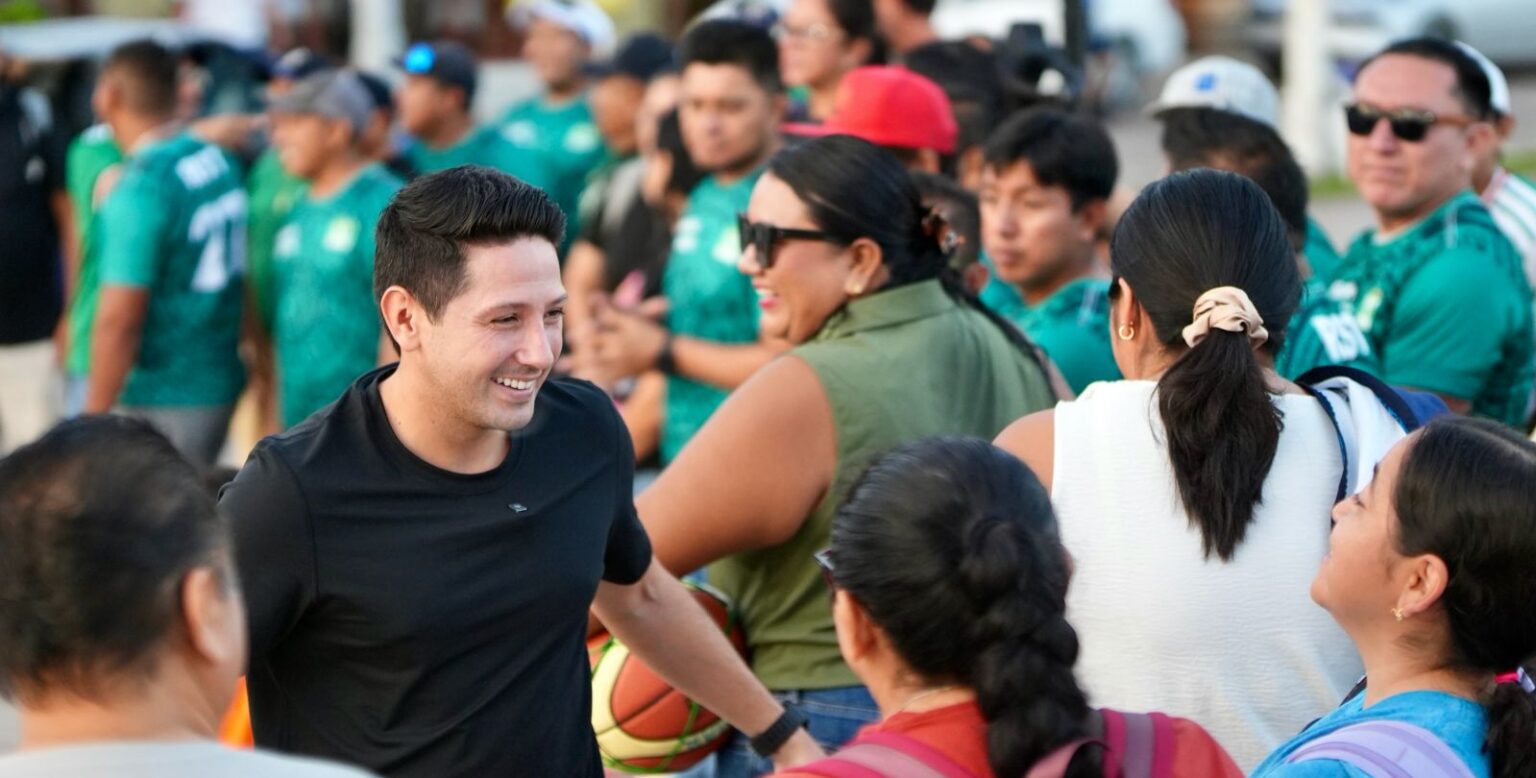 Respalda Renán Sánchez Tajonar a más de 60 maestros de Cozumel que representarán a la isla en Chetumal